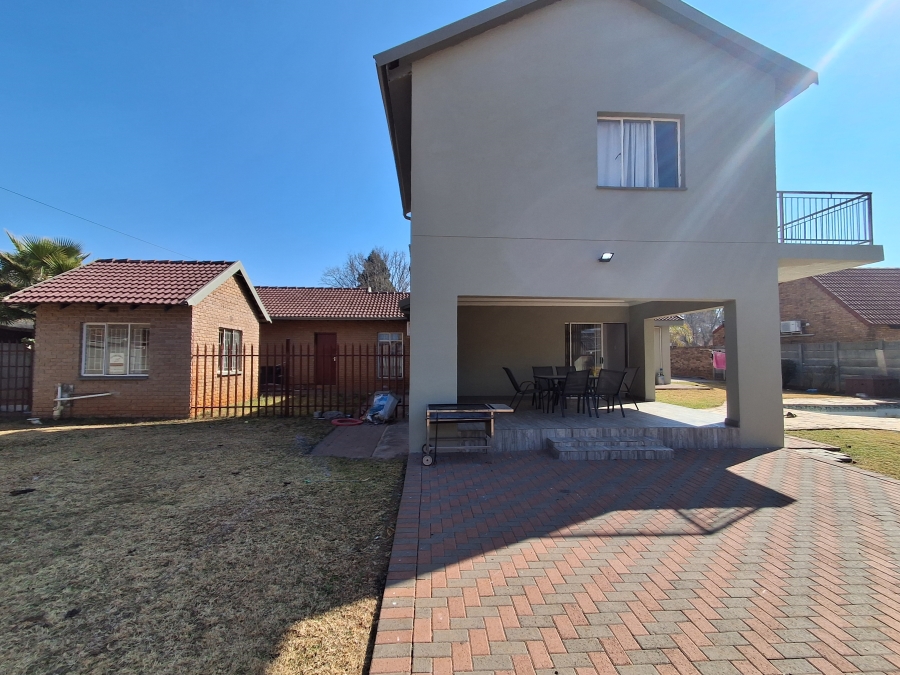 4 Bedroom Property for Sale in Flamwood North West